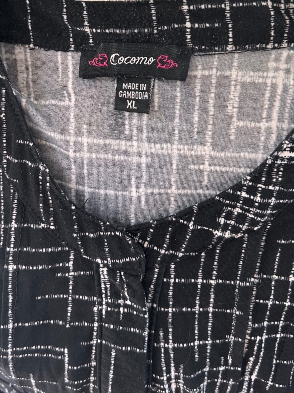 Cocomo Lightweight 3/4 Roll-up Sleeve V Neck Blouse - Picture 2 of 4